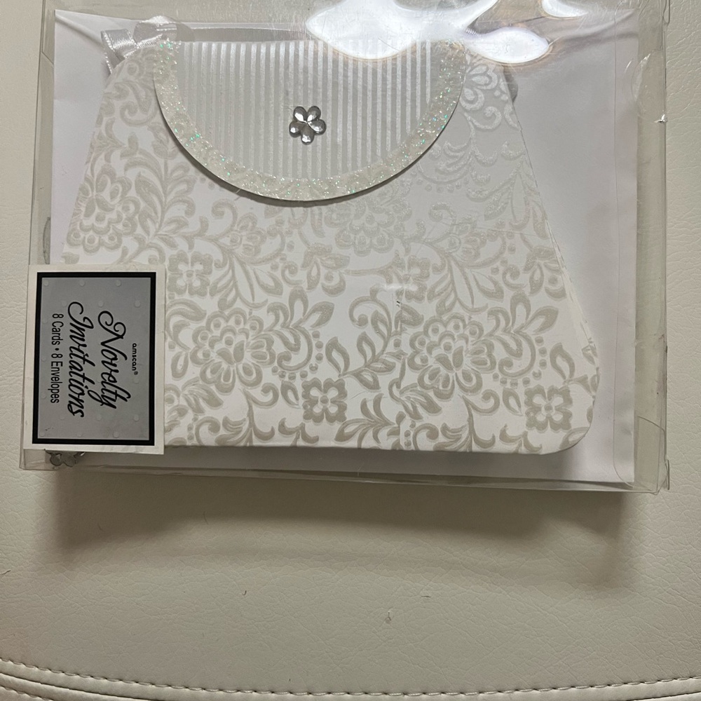 Amscan Handbag Pocketbook invitations. Set includes 8 with envelopes.